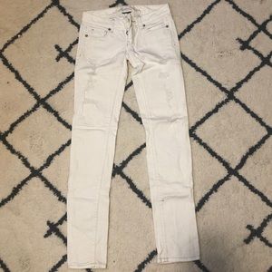 American Eagle white, distressed skinny jeans
